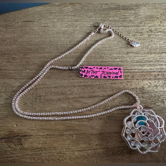 Betsey Johnson Jewelry - Betsey Johnson Elegant Silver Rose Pendant Necklace
